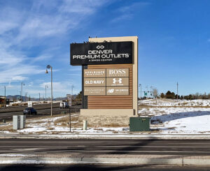 Exterior pylon at entrance of Denver Premium Outlets